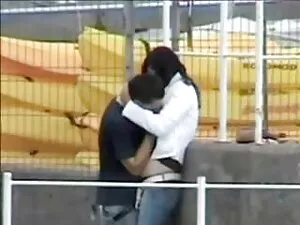 Pengasuh Sepasang ce ...