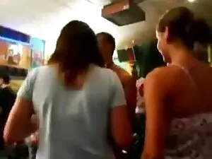 Julie, 21, pelayan d ...